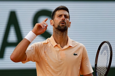 Djokovic thắng nhọc, chuẩn bị chạm mặt 'thần đồng' ở Roland Garros 2026