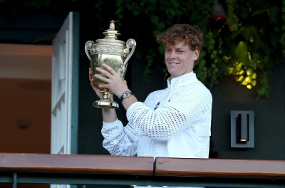 Sinner đếm tiền mỏi tay sau chức vô địch Wimbledon 2026