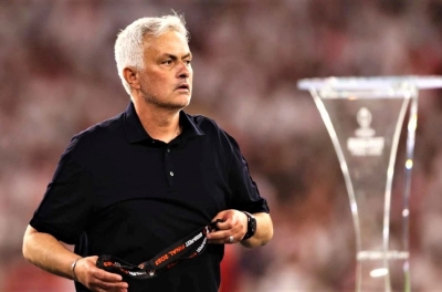 CHÍNH THỨC: HLV Mourinho nhận án phạt nặng từ UEFA sau chung kết C2