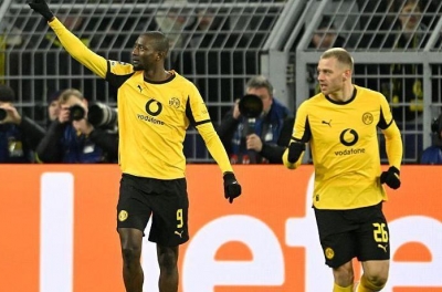 Dortmund chạm một tay vào tấm vé 16 đội Champions League