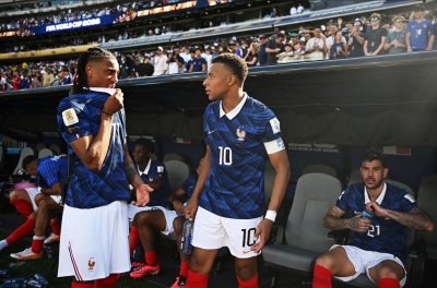 Vừa xong World Cup, ngôi sao ĐT Pháp dính luôn bê bối bỏ con