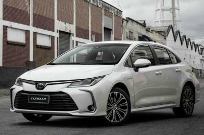 Toyota Corolla Altis 2022: Giá xe lăn bánh, ưu đãi, đánh giá (4/2022)