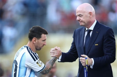 Cuộc chiến FIFA nóng lên: Argentina chọn phe, Anh phản đối