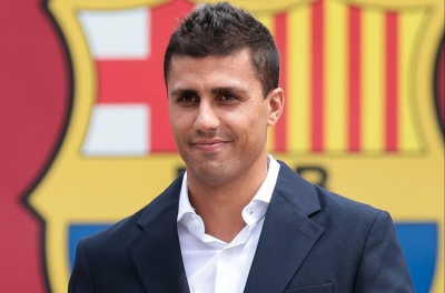 Ngôi sao Barcelona nói 1 câu khiến CĐV phát sốt vì Rodri