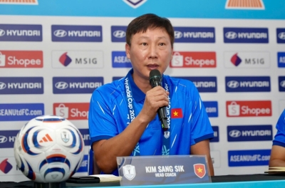 HLV Kim Sang Sik nói thẳng về cầu thủ nhập tịch của Việt Nam