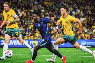 Brazil bị Australia dồn ép, màn đáp trả sau đó gây choáng
