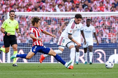 Mourinho mang 'bằng chứng thẻ đỏ' vào họp báo, nói thẳng điều bất thường ở derby Madrid