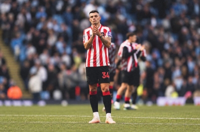 Dùng giấy tờ giả khi khoác áo Arsenal, ngôi sao World Cup đối diện nguy cơ nhận án tù