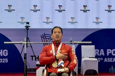 Lê Văn Công bảo vệ HCV thành công dù vẫn chấn thương