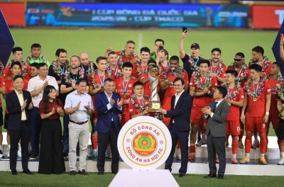 CAHN vô địch theo cách không tưởng, HLV Polking thốt lên điều đặc biệt