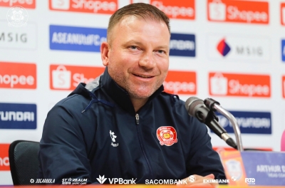 HLV Australia tuyên bố đội V.League sẽ chơi tấn công trước đội bóng Thái Lan