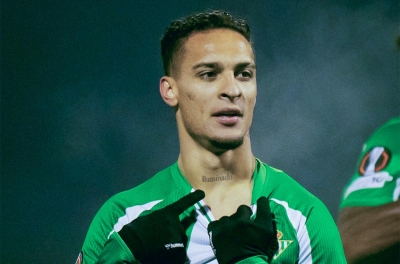 Antony toả sáng, Real Betis tiếp tục bất bại tại Europa League