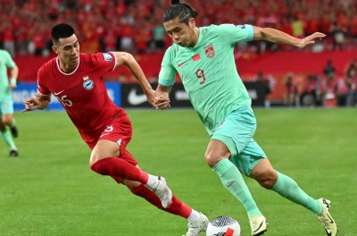 Trung Quốc đè bẹp Singapore trong trận cầu có 1 thẻ đỏ