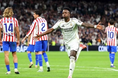 Vinícius lập cú đúp, Real Madrid thắng nghẹt thở derby Madrid