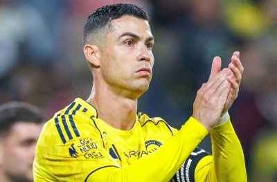 Ronaldo yêu cầu, Al Nassr quyết hoàn tất hợp đồng với tiền đạo ghi 120 bàn
