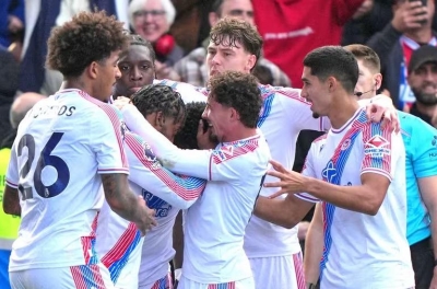 Everton đánh rơi chiến thắng, Crystal Palace ngược dòng hạ Fores