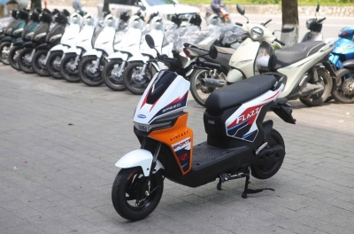 Chi tiết xe máy điện VinFast Flazz Max vừa về đại lý: Chạy tối đa 85 km/sạc, giá từ 15 triệu đồng