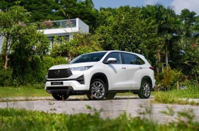 Top 10 ô tô động cơ xăng, dầu hút khách nhất tháng 6/2026: Innova Cross vượt Yaris Cross để vươn lên dẫn đầu