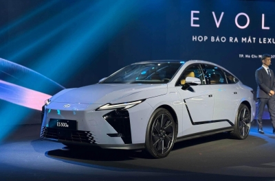 Lexus ES 2026 chính thức ra mắt Việt Nam: Thiết kế lột xác, lần đầu có bản thuần điện, giá cao nhất gần 3 tỷ đồng