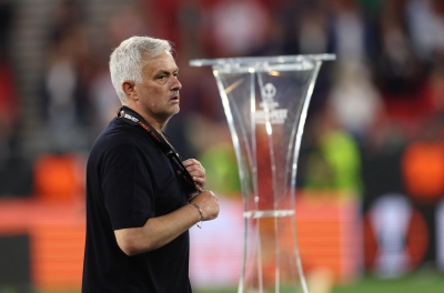 Roma gục ngã ở chung kết C2, CĐV phản ứng trái chiều vì HLV Mourinho