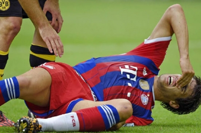 VIDEO: Cận cảnh chấn thương nghiêm trọng của Javi Martinez ở trận Siêu cúp Đức