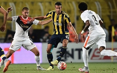 Vòng sơ loại thứ 3 Champions League: Persie và Nani ra mắt mờ nhạt