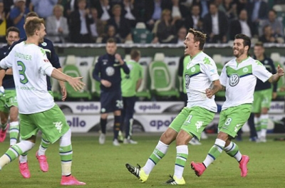 Người Bayern nói gì về bàn thắng của 'thánh' Bendtner?