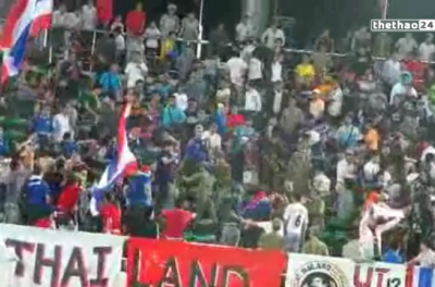 VIDEO: CĐV Thái Lan xung đột với nhân viên an ninh Lào