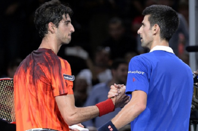 Djokovic gặp khó tại vòng 3 Paris Masters 2015