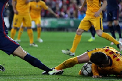 Atletico và Barca đều bị 'cướp' trắng 1 quả penalty?