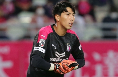 Đối thủ cạnh tranh với Văn Lâm lại mắc sai lầm khiến Osaka thua ngược