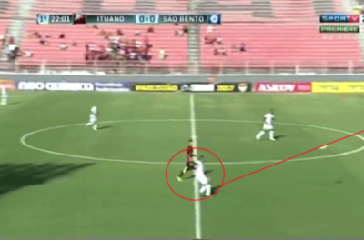 VIDEO: Choáng với cú đá phản lưới nhà từ giữa sân ở Brazil
