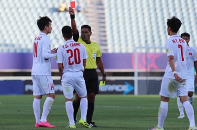 U20 Việt Nam mất trụ cột vì 2 tình huống gây tranh cãi