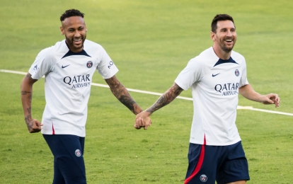 Neymar nhận mưa lời khen bởi hành động đẹp với Lionel Messi