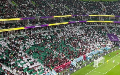 Cảnh tượng gây sốc trên khán đài khi chủ nhà Qatar thi đấu tại World Cup 2022