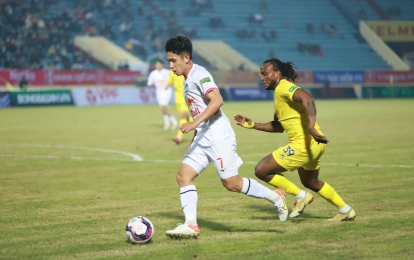 Dàn sao HAGL nhọc nhằn giành 1 điểm ngày ra quân V.League