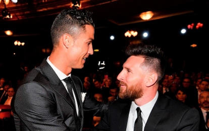 Ronaldo cười 'tươi như hoa' khi nhắc đến Messi trong buổi phỏng vấn