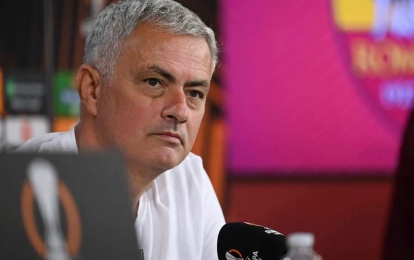 Vượt qua vòng bảng Europa League, Jose Mourinho lập tức 'đá đểu' đại kình địch