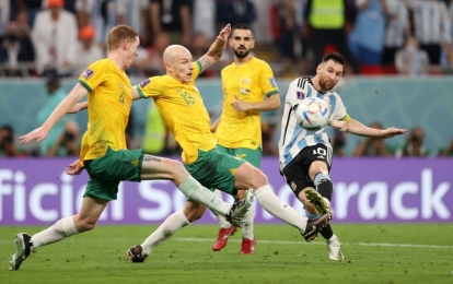 Argentina vào tứ kết World Cup nhờ khoảnh khắc siêu sao của Messi