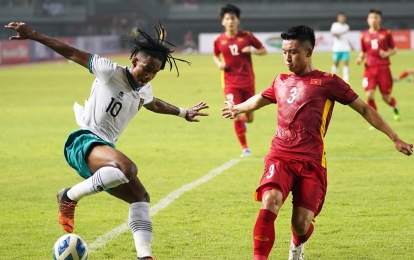 Indonesia hứng 'mưa gạch đá' trước ngày đụng độ U20 Việt Nam