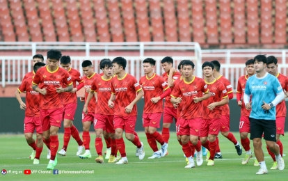 Vừa trở về từ King's Cup, HLV Park nhận ngay tin dữ từ trụ cột ĐTVN