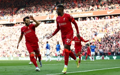 Liverpool đẩy Everton xuống nhóm xuống hạng