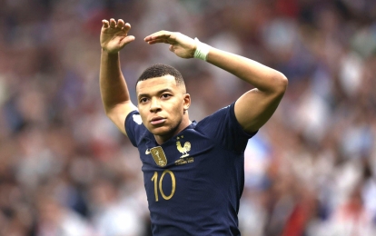 Gạt qua nỗi buồn, Mbappe khiến thế giới ngả mũ vì hành động tuyệt vời