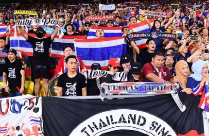 VIDEO: CĐV Thái Lan làm 'náo loạn' chảo lửa Thiên Trường