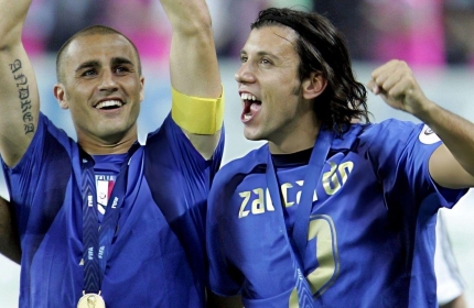 Nhà vô địch World Cup tìm đội bóng mới qua mạng xã hội