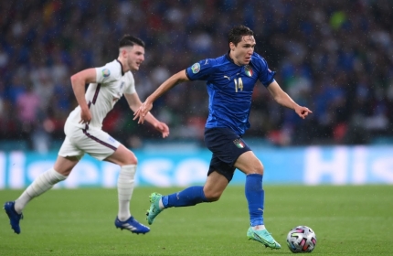 Video Anh 1-0 Ý: Đồng đội Ronaldo khiến khung thành của ĐT Anh chao đảo