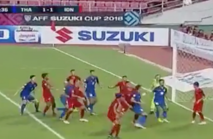 VIDEO: Cầu thủ Thái Lan ghi bàn siêu phẩm từ quả đá phạt góc