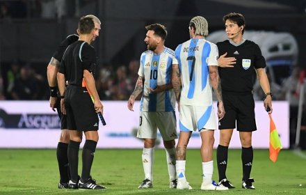 Argentina thua đau, Messi nổi cơn lôi đình với trọng tài