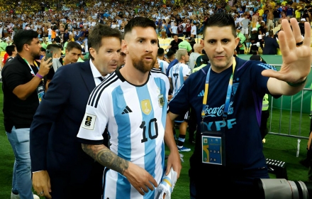 Messi và ĐT Argentina bị tố được trọng tài ưu ái