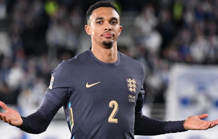 Tuchel cảnh báo Alexander Arnold về vị trí ở ĐT Anh